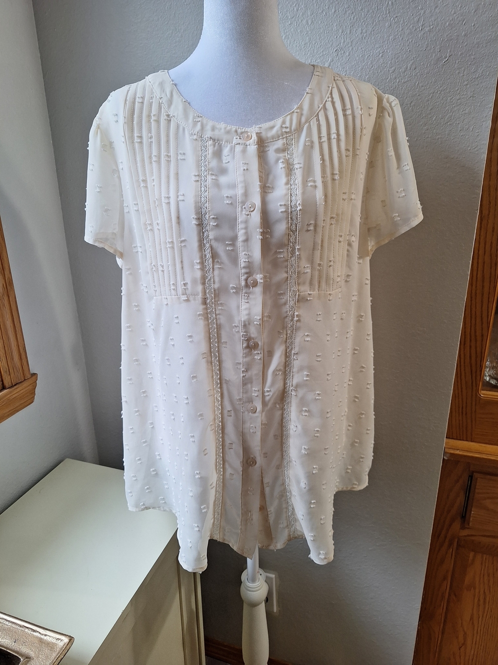 torrid Cream Textured Pintuck Button-Up Blouse